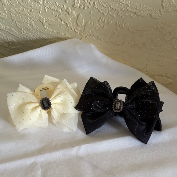 Accessories - Elegant Black and Cream Hair Bows